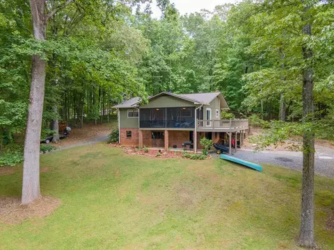 669 Walker Point Rd, Hayesville, NC 28904