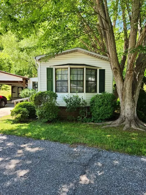 340 Chickamuga Cir, Sylva, NC 28779