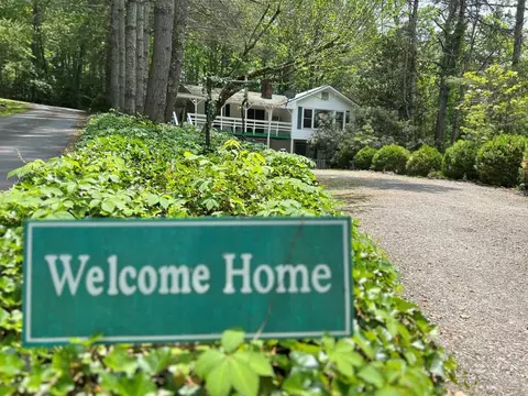 37 Wayah Dr, Franklin, NC 28734