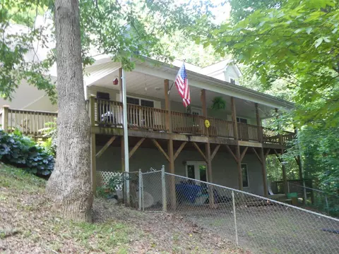 165 Gibson Ridge Rd, Franklin, NC 28734