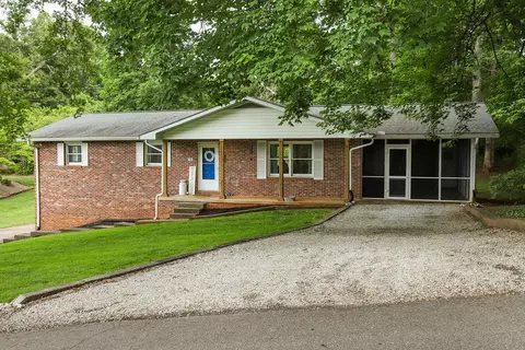 70 Grandview Ct, Franklin, NC 28734