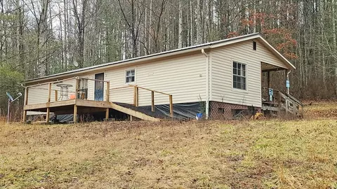 104 Creekside Ln, Franklin, NC 28734