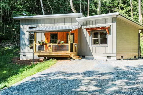 1685 Mountain Laurel Rd, Whittier, NC 28789