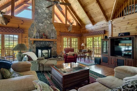 169 Saratoga Dr, Cullowhee, NC 28723