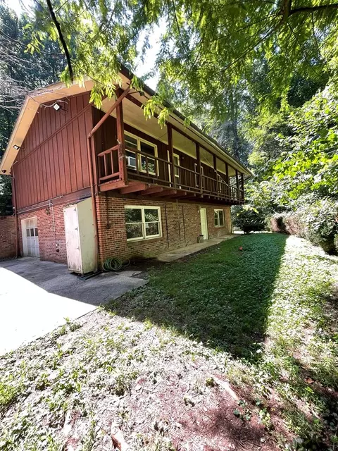 871 S Country Club Dr, Cullowhee, NC 28723