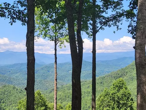 835 Deer Ridge Rd, Bryson City, NC 28713