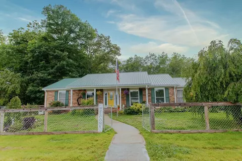 301 Dunbar St, Bryson City, NC 28713