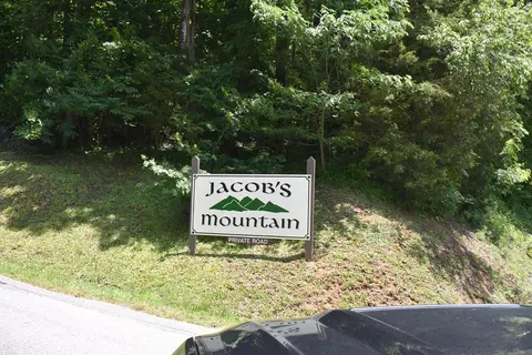 12 Jacobs Mountain Rd, Franklin, NC 28734