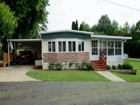 27 Hill St, Franklin, NC 28734