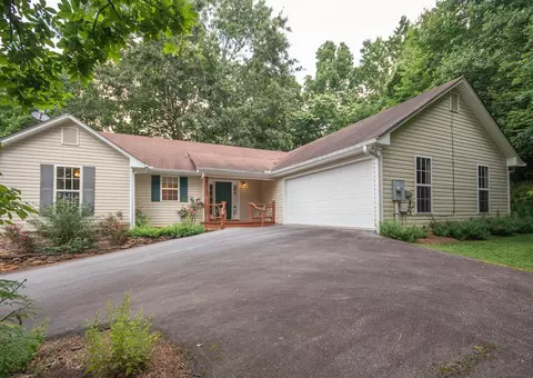 147 Brookshire Ln, Franklin, NC 28734