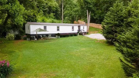 190 Hatfield Rd, Franklin, NC 28734