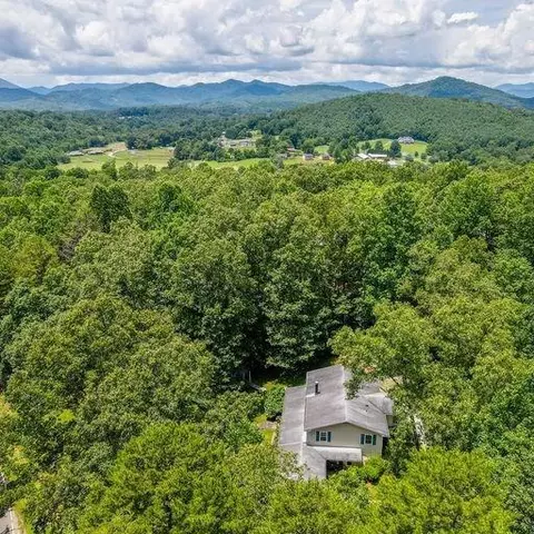 26 Birchwood Ln, Franklin, NC 28734