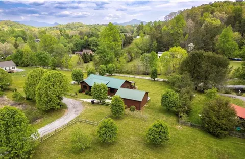 272 Brookview Ln, Qualla, NC 28789