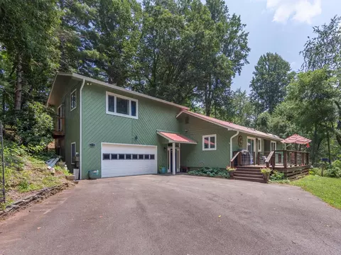 204 Dewees Dr, Sylva, NC 28779