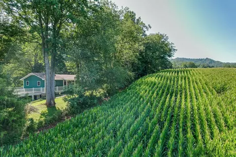 524 Valley Ln, Franklin, NC 28734