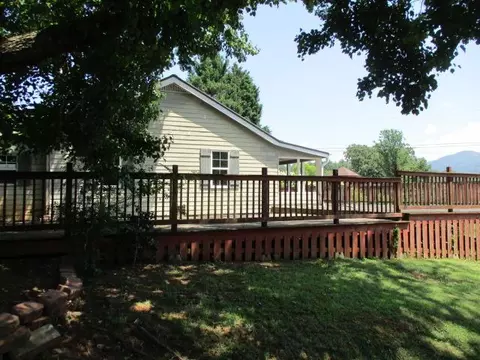 101 Pitts Rd, Franklin, NC 28734