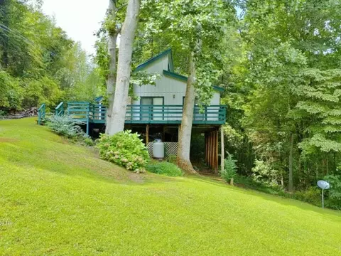 1869 N Skeenah Rd, Franklin, NC 28734