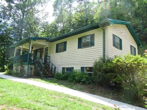 877 Ray Creek Rd, Franklin, NC 28734