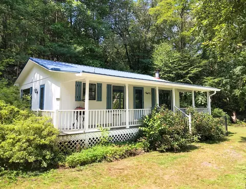 269 Greens Creek Rd, Sylva, NC 28779