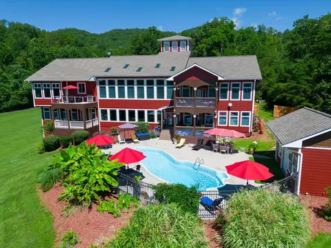 70 Lollis Ln, Bryson City, NC 28713