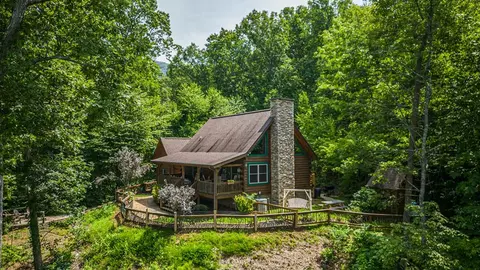 131 Grooms Dr, Robbinsville, NC 28771