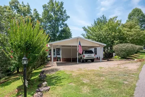 406 Carolina Village Cir, Franklin, NC 28734