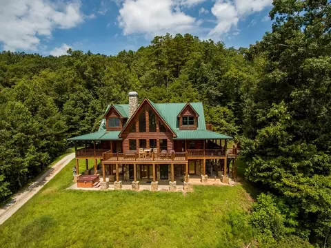 385 Fontana Lakeside Dr, Robbinsville, NC 28771