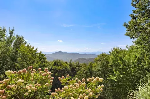 1852 Mountain Laurel Dr, Franklin, NC 28734