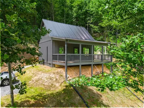 176 Hog Cove Rd, Sylva, NC 28779 photo 2