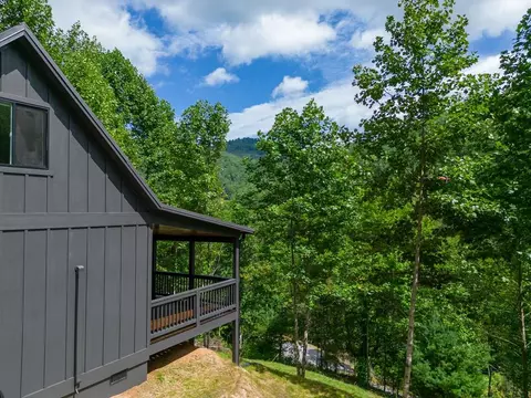 176 Hog Cove Rd, Sylva, NC 28779