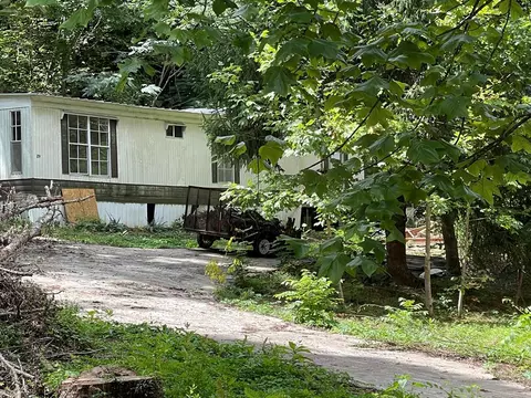 29 Mystery Ln, Sylva, NC 28779