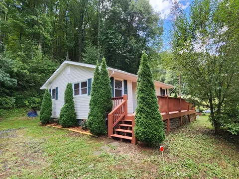 21 Red Red Ln, Sylva, NC 28779