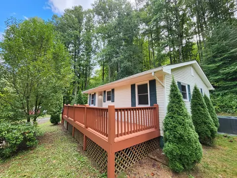 21 Red Red Ln, Sylva, NC 28779 photo 2