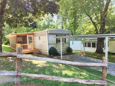 3610 Apt 25 Highlands Rd, Franklin, NC 28734