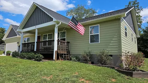 71 Live Oak Pt, Franklin, NC 28734