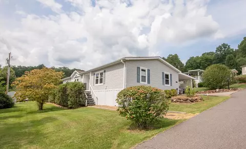 104 Pastureview Dr, Franklin, NC 28734