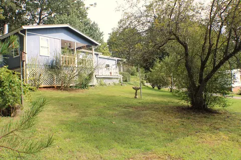 25 One Way Ter, Franklin, NC 28734