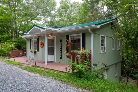 432 N Rhododendron, Almond, NC 28702