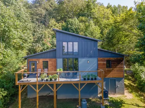 486 Wooten Rd, Franklin, NC 28734
