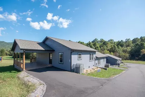 16 Diamond Ave, Franklin, NC 28734