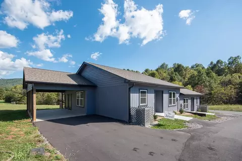 34 Diamond Ave, Franklin, NC 28734