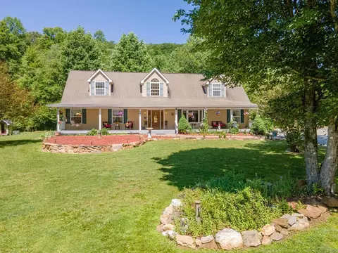 169 Wispering Creek Ln, Franklin, NC 28734