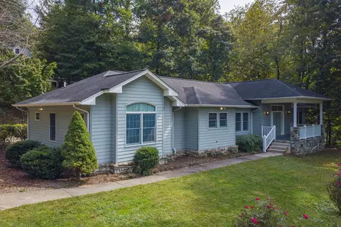 90 Harmon Ave, Lake Junaluska, NC 28745