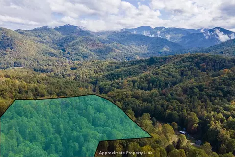 739 Nickajack Rd, Franklin, NC 28734