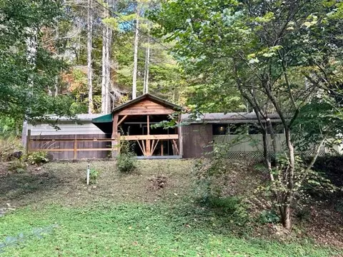 63 Watauga Heights Rd, Franklin, NC 28734