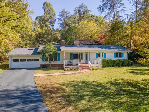 616 Dog Branch Rd, Brasstown, NC 28902