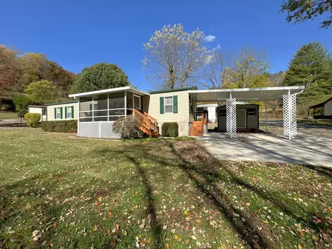 74 Maple Dr, Franklin, NC 28734 photo 2