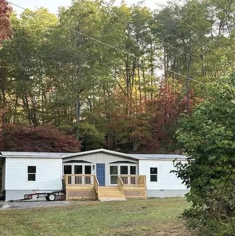 471 Old Bryson City Rd, Bryson City, NC 28713