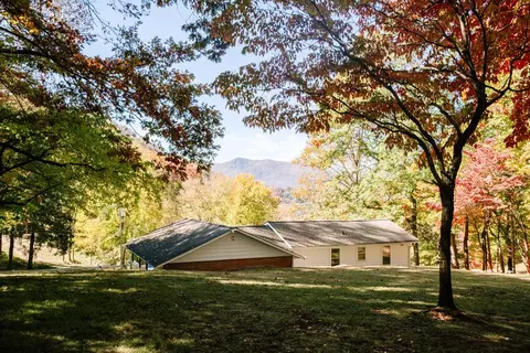 129 Council Cir, Sylva, NC 28779 photo 3