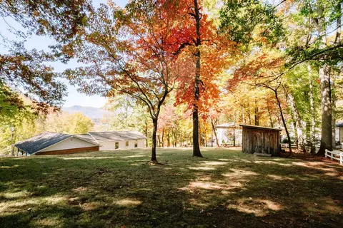 129 Council Cir, Sylva, NC 28779 photo 2